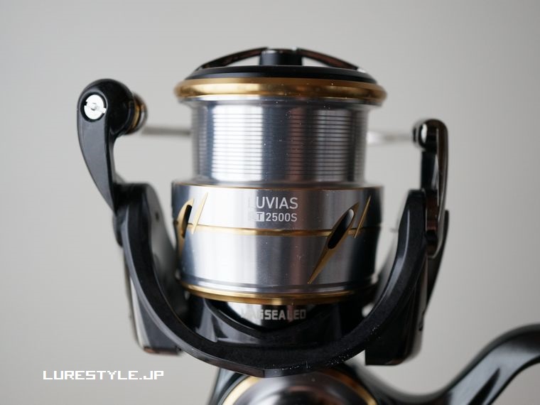 料無料 ダイワ(DAIWA) スピニングリール 20 ルビアス LT2500S-DH (2020